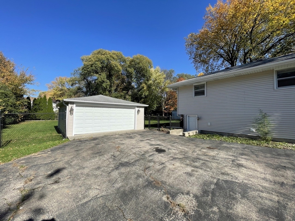 27w680 Galusha Avenue - Photo 13