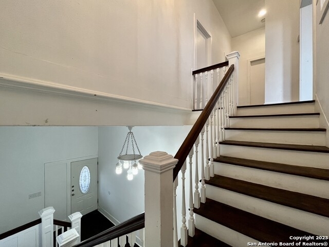 118 Delaware St - Photo 2