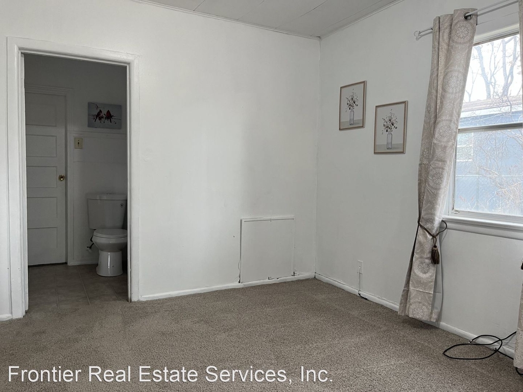 223 E H Street - Photo 12