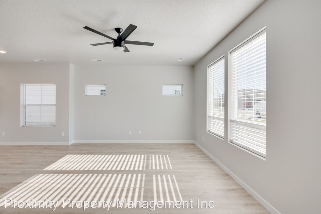 320 S. Baraya Way - Photo 2