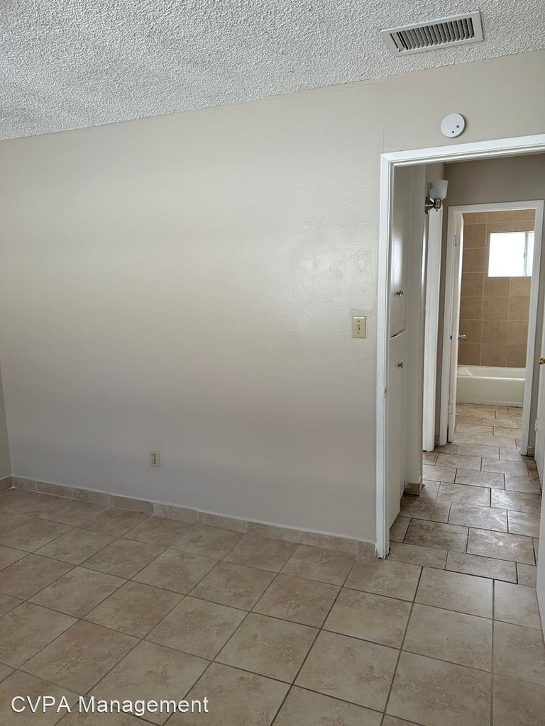 1401 Baker Street - Photo 6