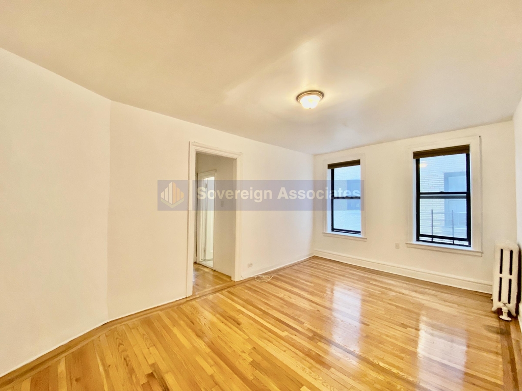 1803 Riverside Drive - Photo 2