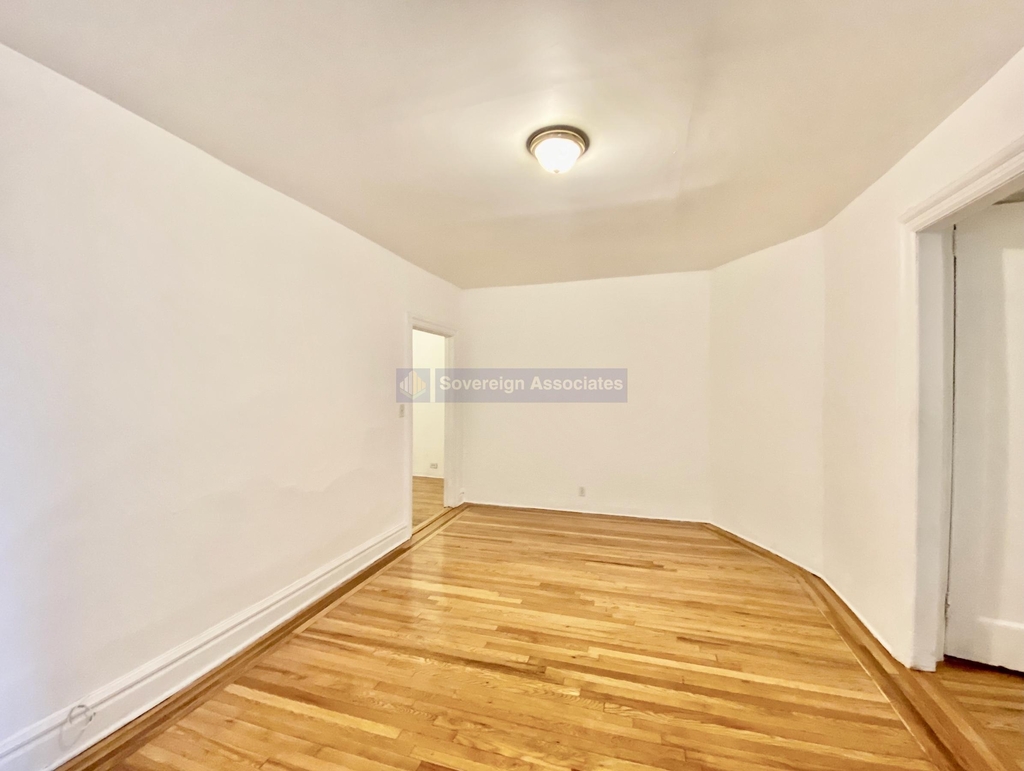 1803 Riverside Drive - Photo 3