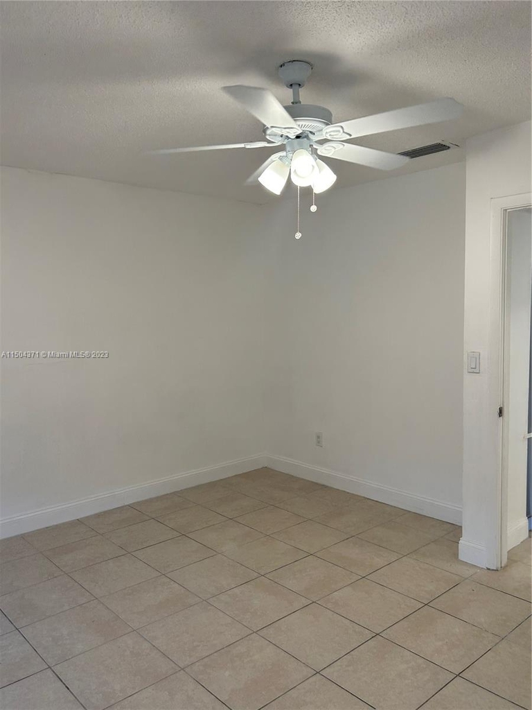 2270 Nw 52nd Ave - Photo 10