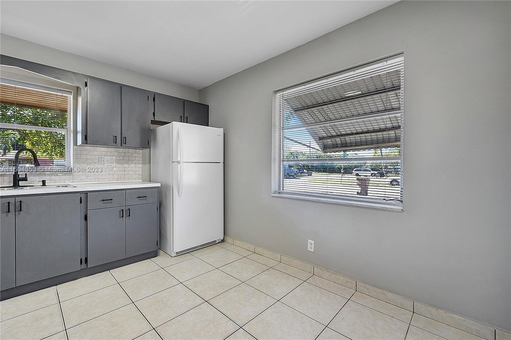 1350 Sw 11th Ave - Photo 11