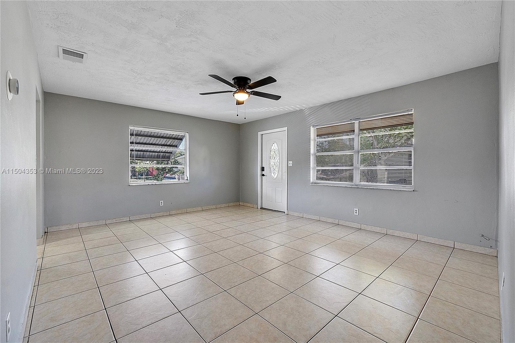 1350 Sw 11th Ave - Photo 9