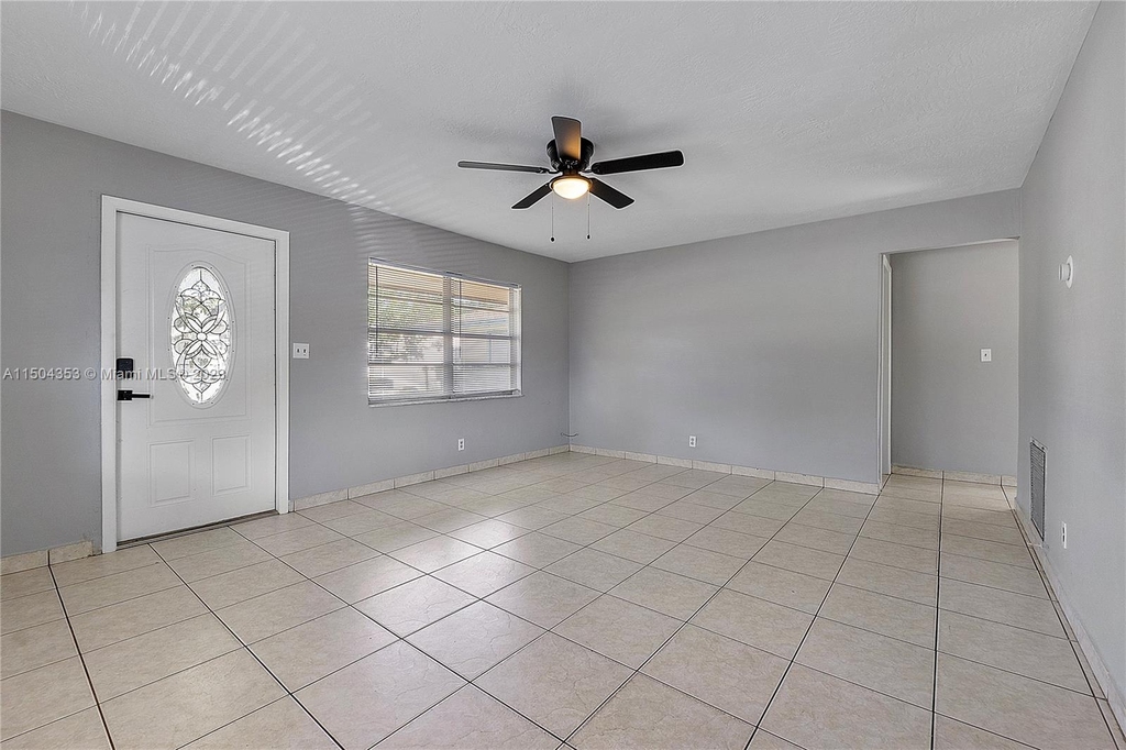 1350 Sw 11th Ave - Photo 3