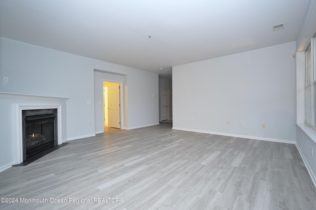 636 St Andrews Place - Photo 3