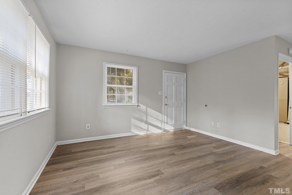 1823 White Oak - Photo 2