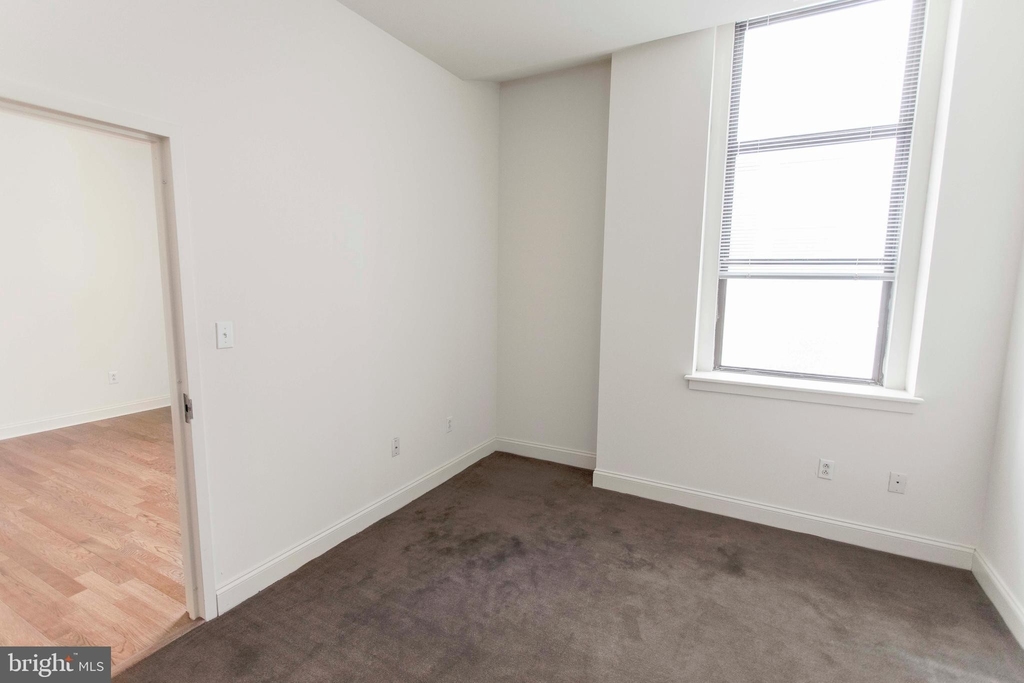 1300 Chestnut Street - Photo 12