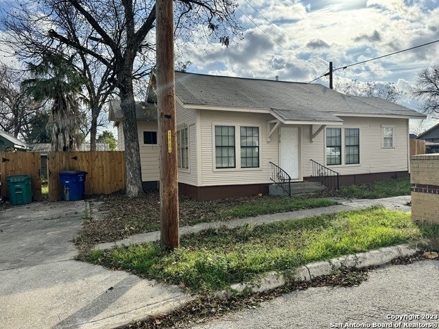 310 S Las Moras St - Photo 2