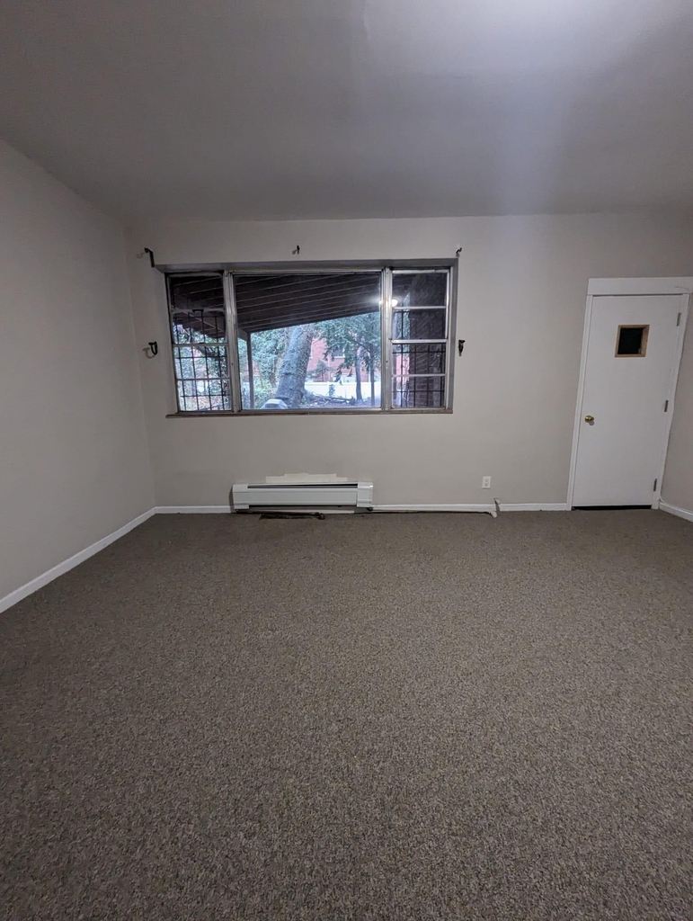 681 Bergen Ave - Photo 3