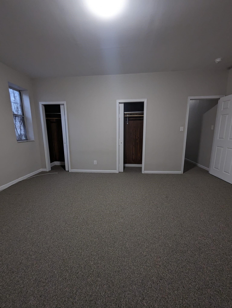 681 Bergen Ave - Photo 2