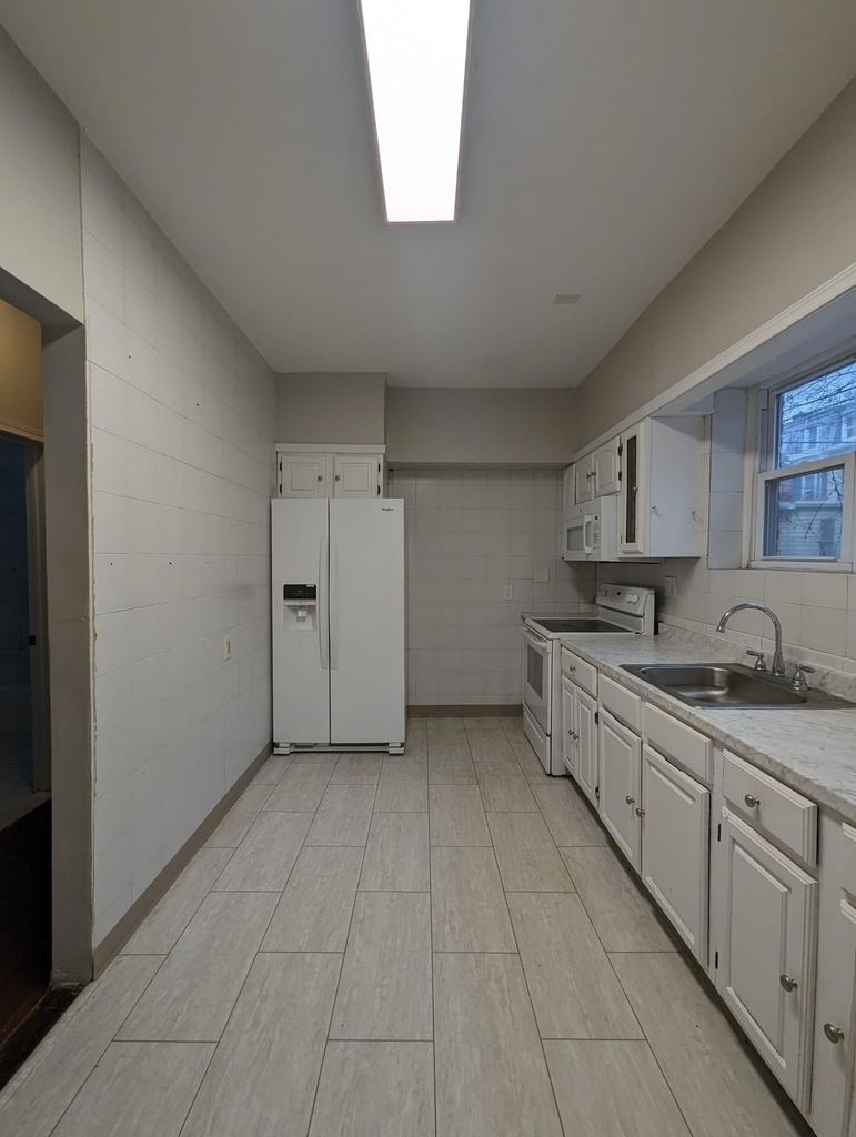 681 Bergen Ave - Photo 10