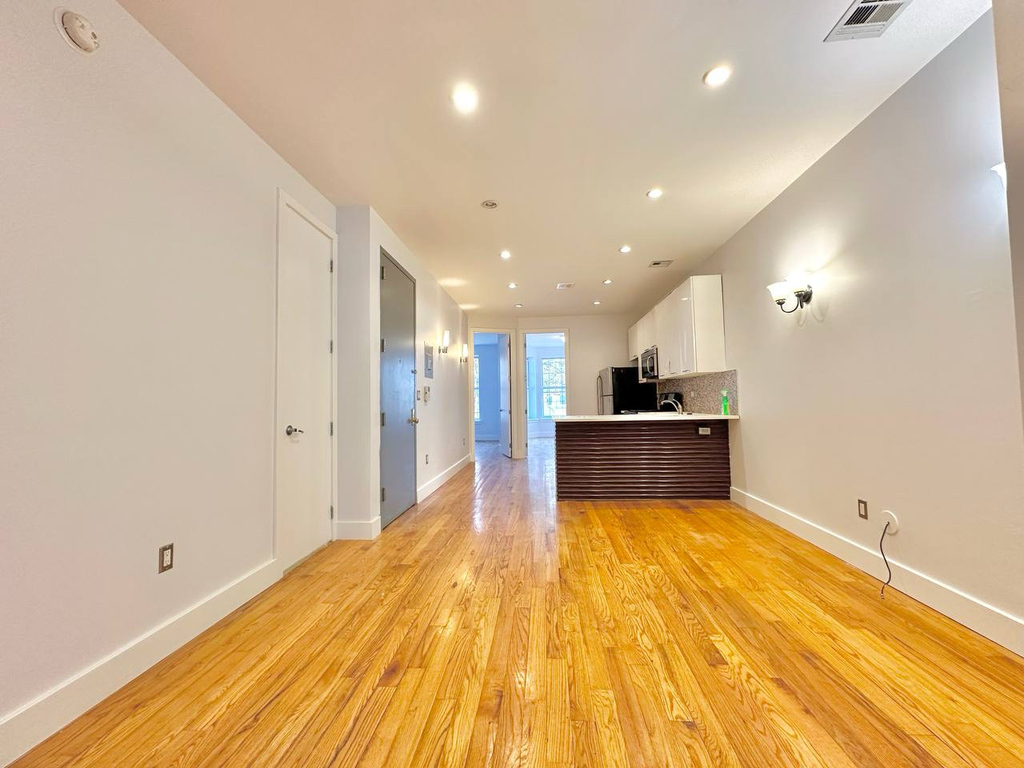 89 Cornelia Street - Photo 2