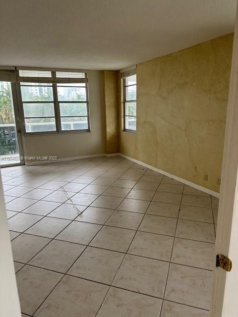 3725 S Ocean Dr - Photo 2