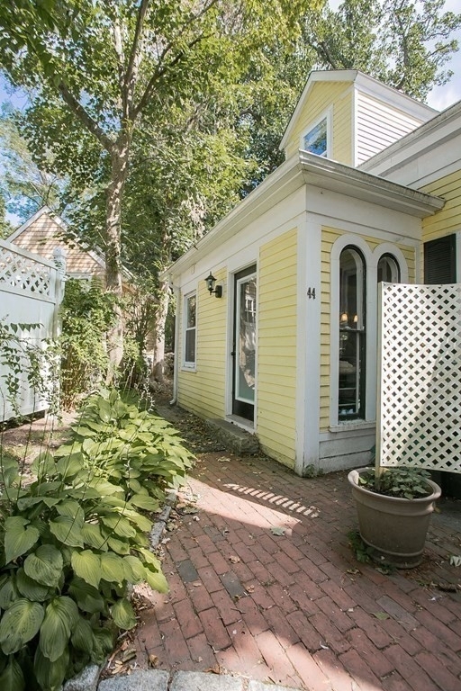 44 Russell St - Photo 8