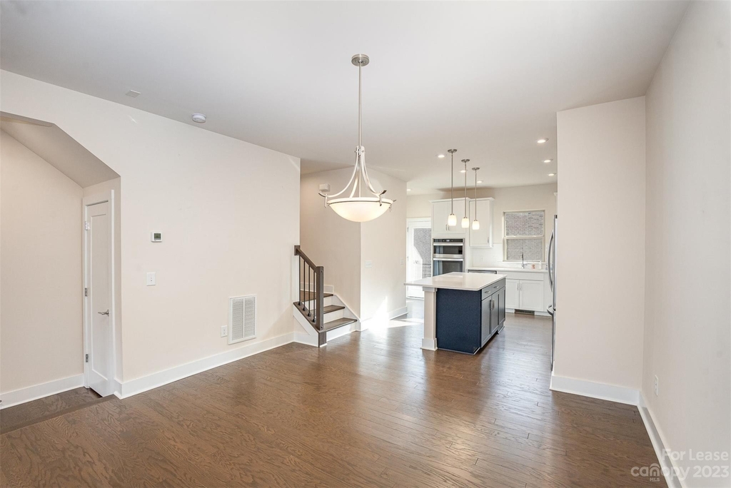 12123 Brooklyn Avenue - Photo 4