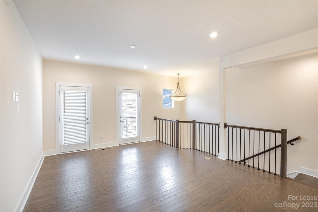 12123 Brooklyn Avenue - Photo 2