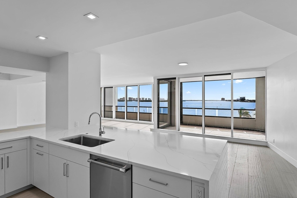 100 Lakeshore Drive - Photo 2