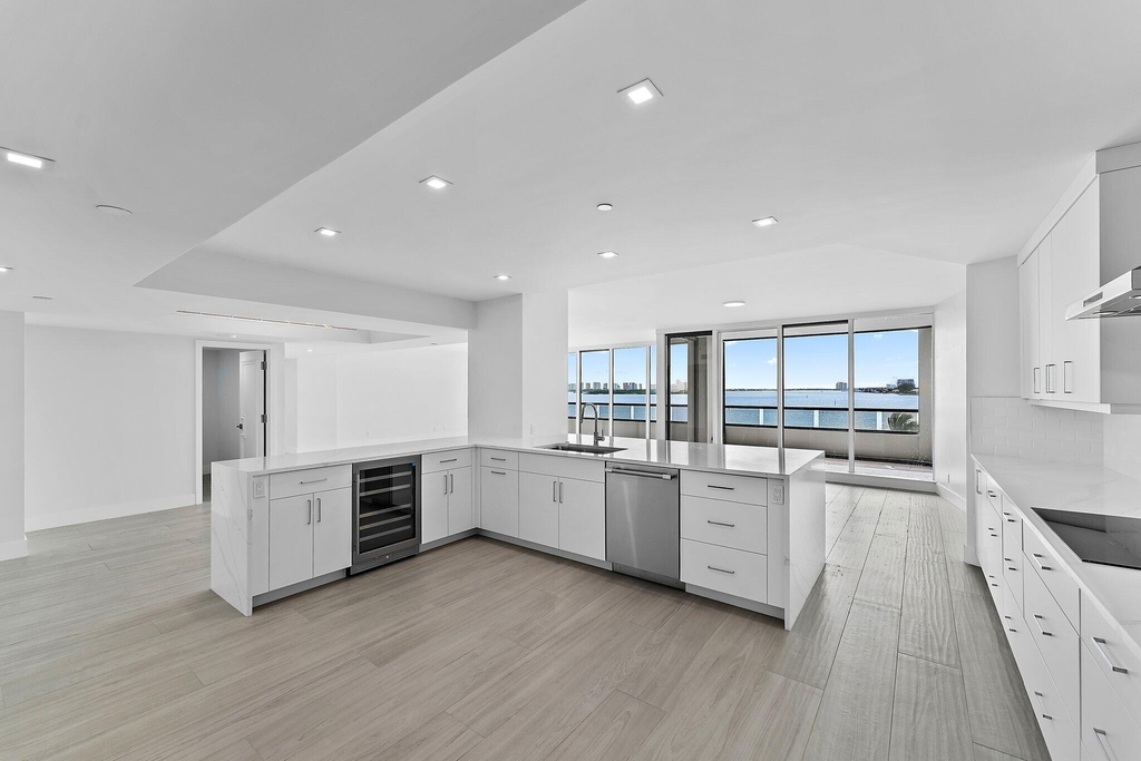 100 Lakeshore Drive - Photo 19