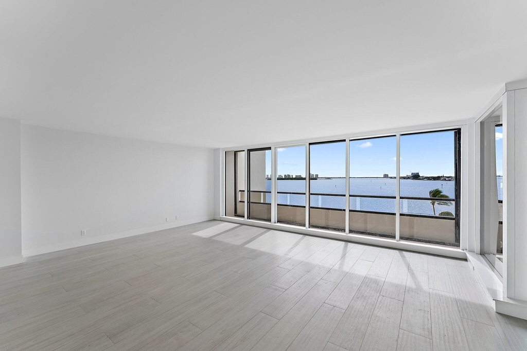 100 Lakeshore Drive - Photo 3