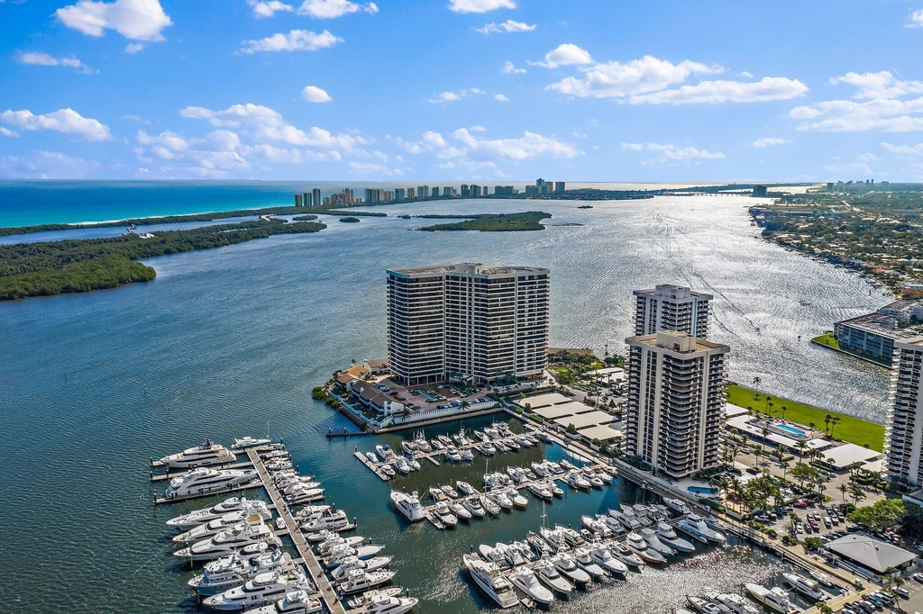 100 Lakeshore Drive - Photo 1