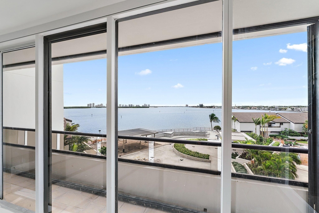 100 Lakeshore Drive - Photo 24