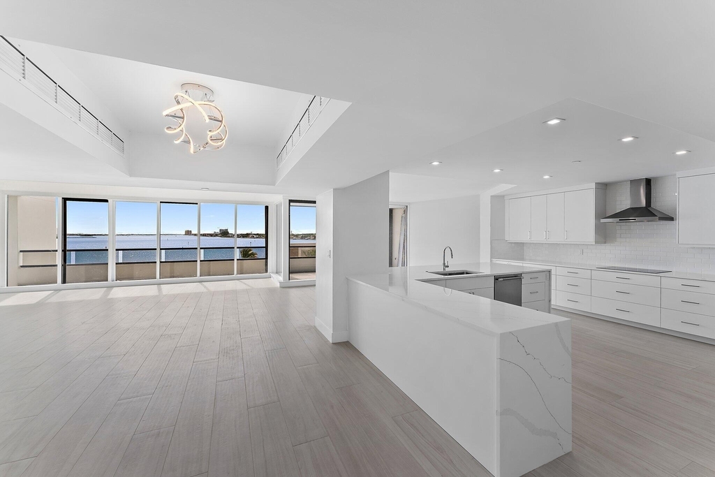 100 Lakeshore Drive - Photo 0