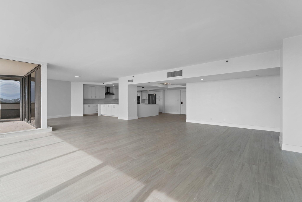 100 Lakeshore Drive - Photo 4