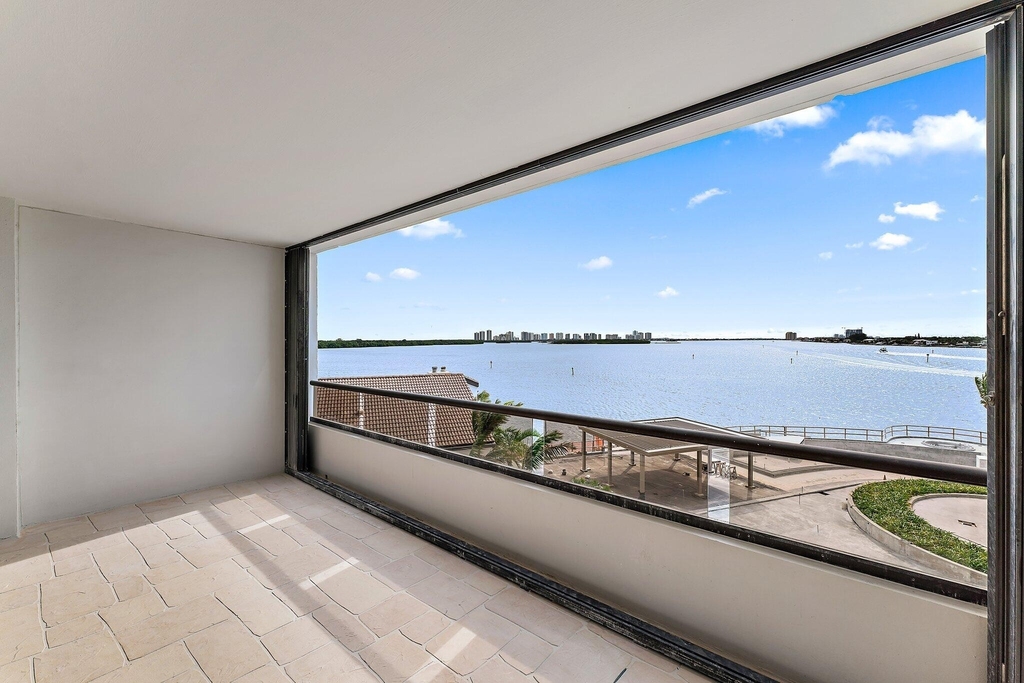 100 Lakeshore Drive - Photo 10
