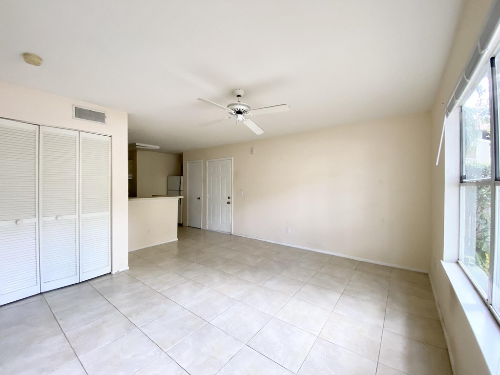 1725 Palm Cove Boulevard - Photo 4