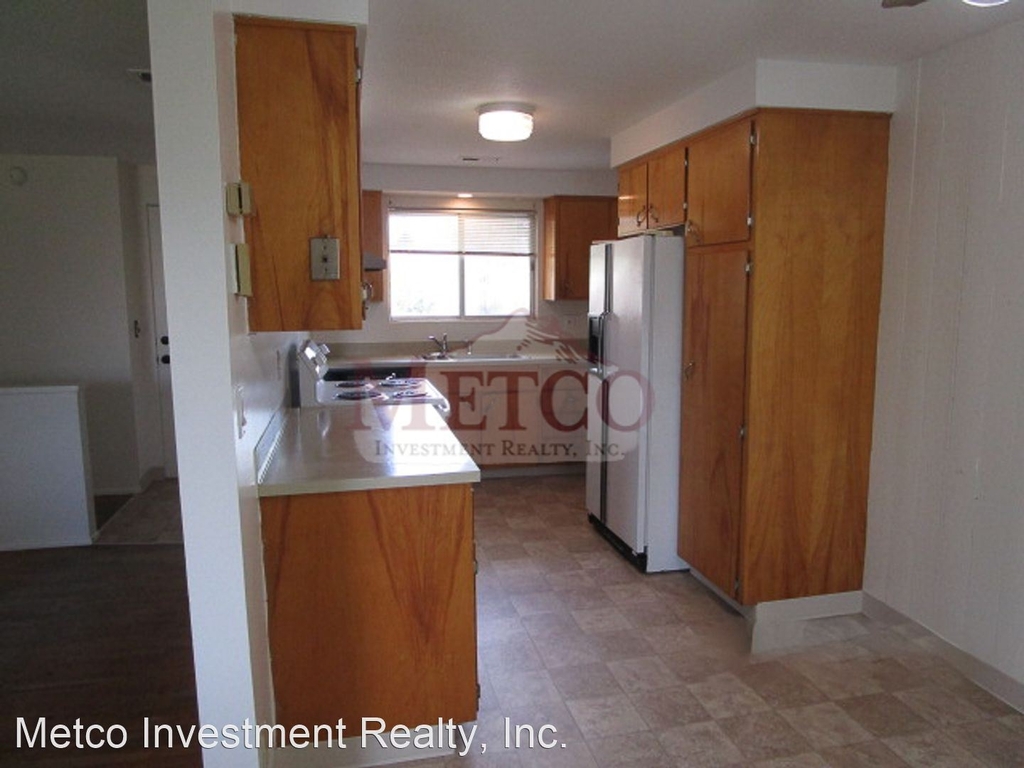 5246 E St - Photo 2