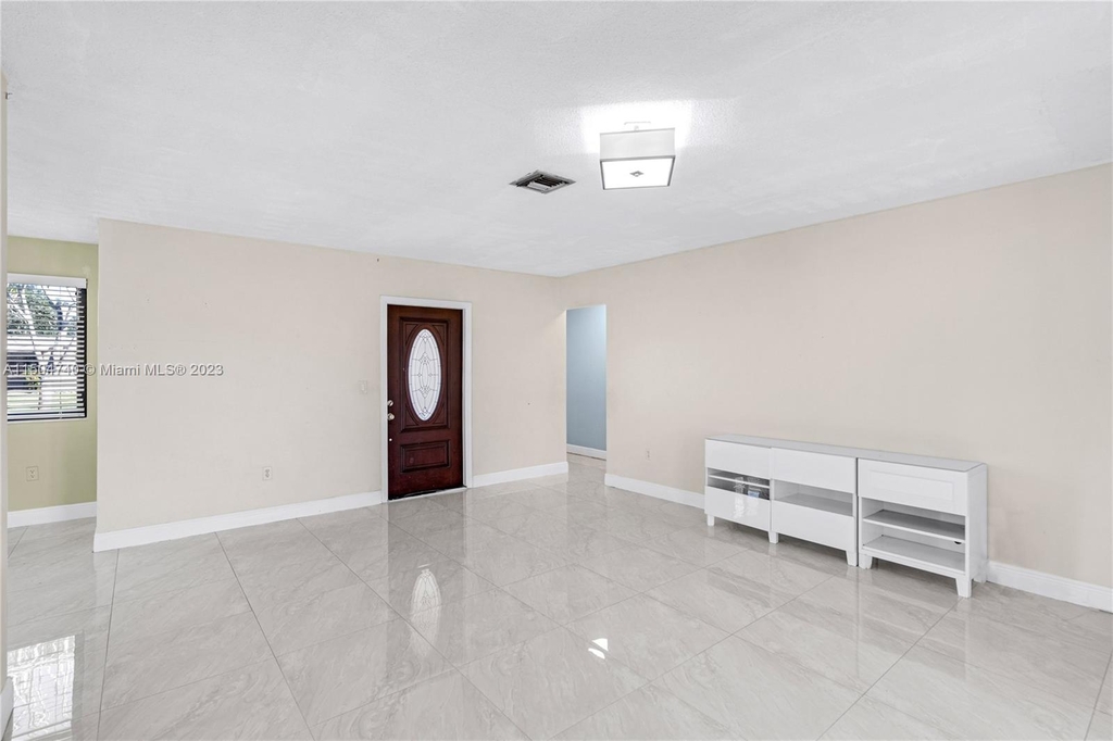 8430 Nw 15th Ct - Photo 12