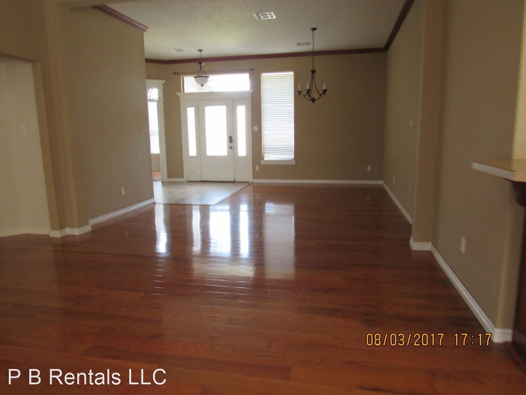 1815 Sw Driftwood Dr. - Photo 1