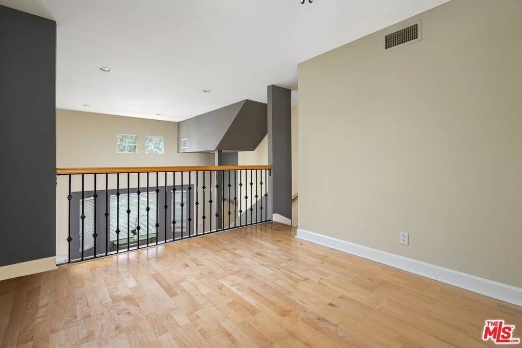 4371 Troost Ave - Photo 10