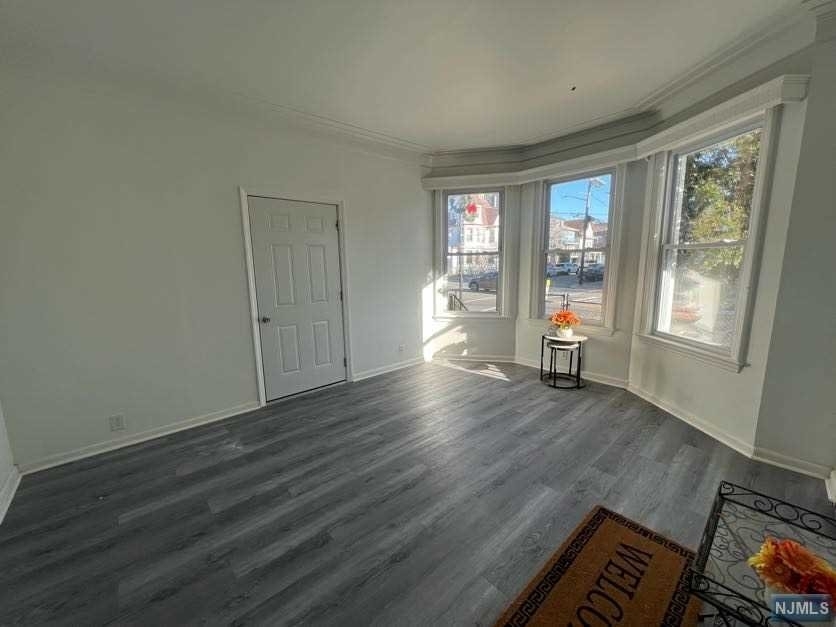 7523 Broadway - Photo 2