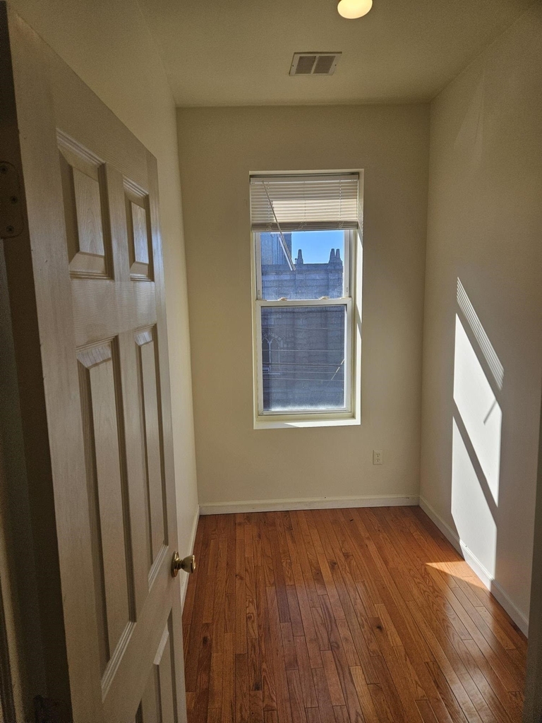 366 Communipaw Ave - Photo 4