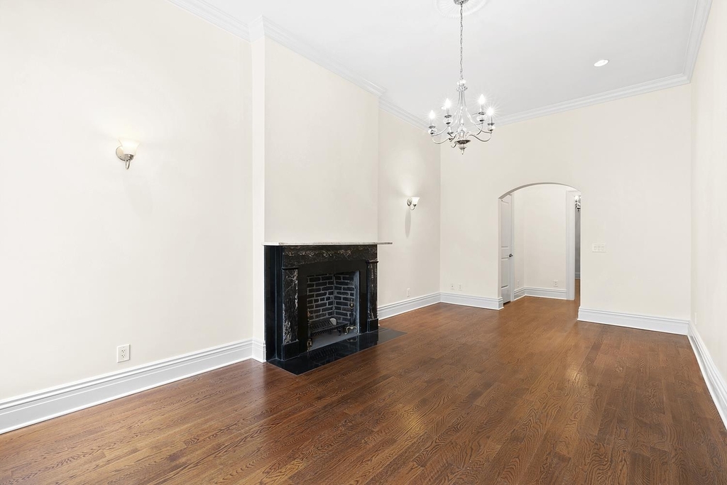 306 Bleecker St - Photo 1