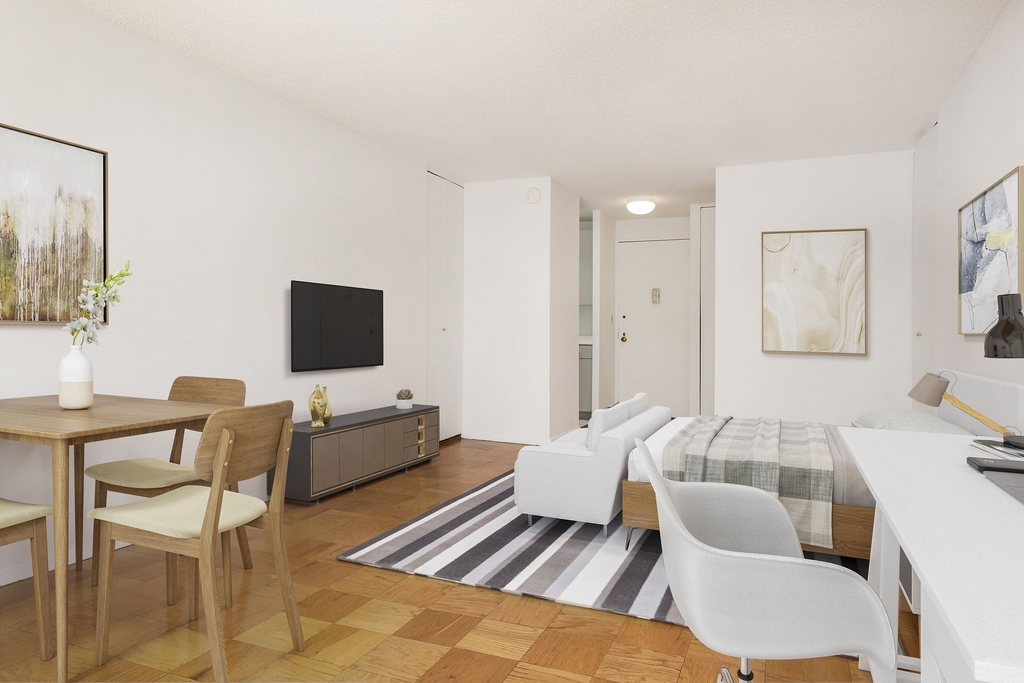 East 52nd Street - Photo 1