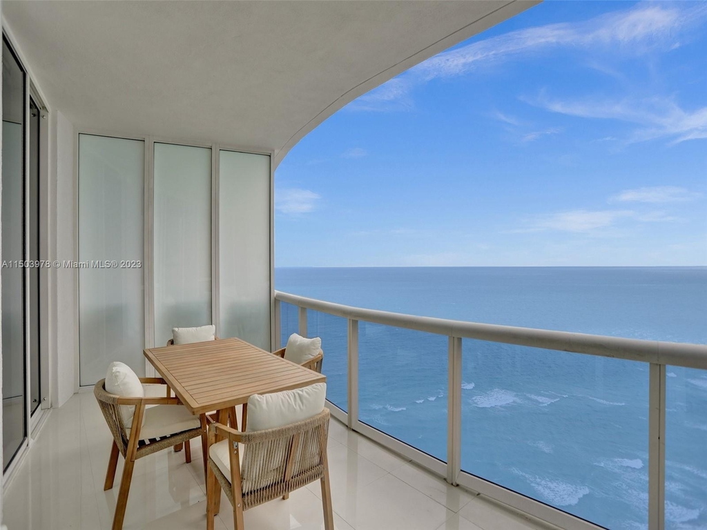 15901 Collins Ave - Photo 16