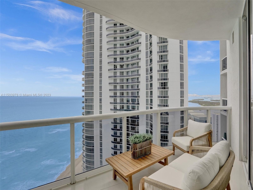 15901 Collins Ave - Photo 17