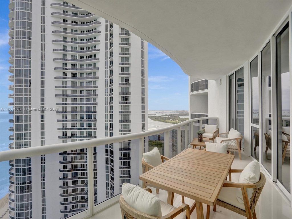 15901 Collins Ave - Photo 19