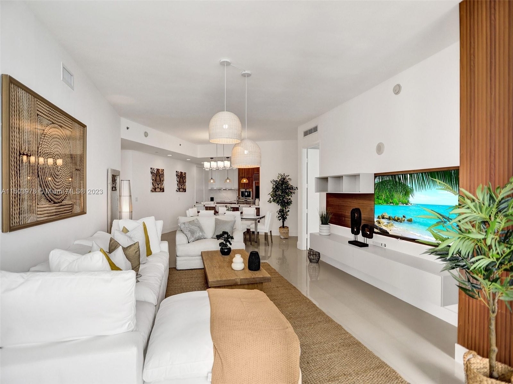15901 Collins Ave - Photo 8