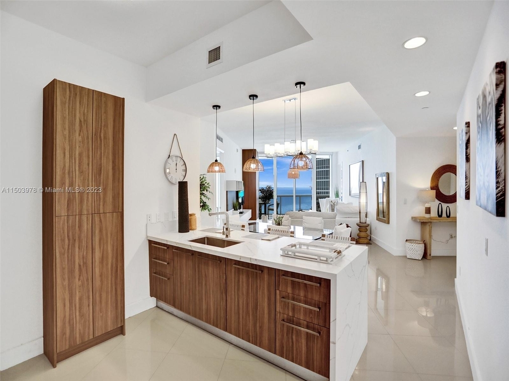 15901 Collins Ave - Photo 14