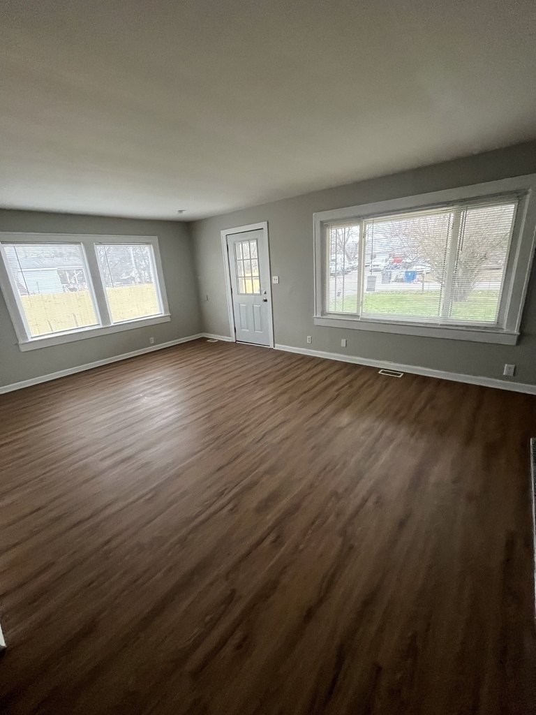 1745 N Lesley Avenue - Photo 2