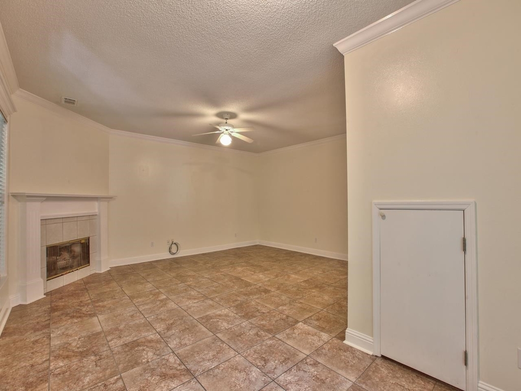 3208 Castle Court - Photo 4