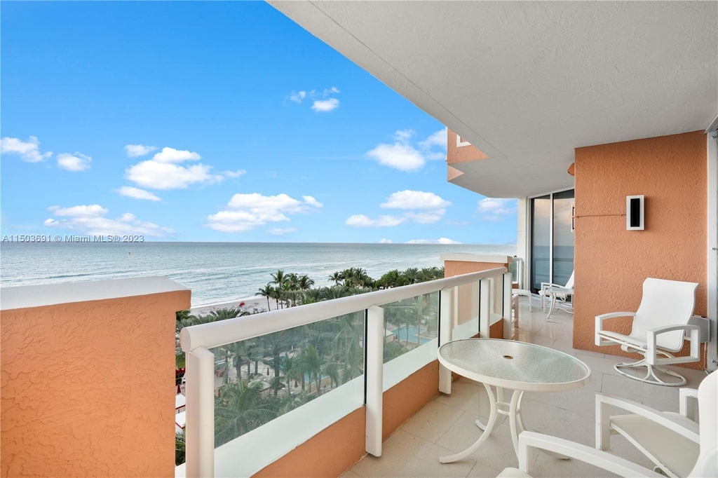 17875 Collins Ave - Photo 33