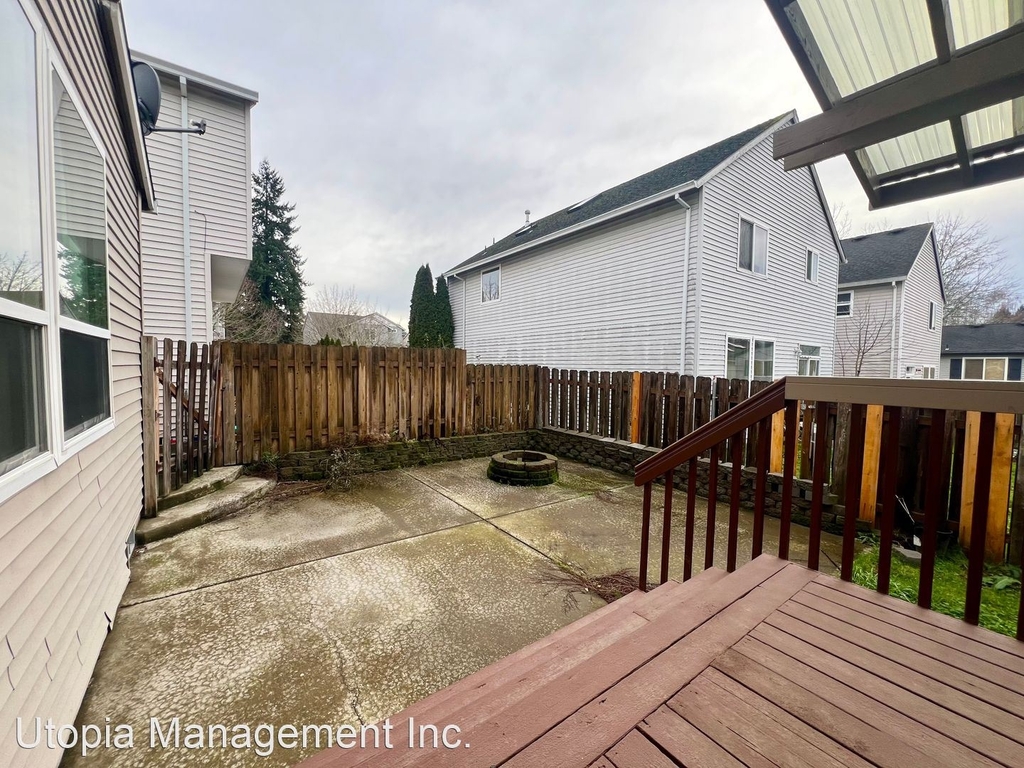 4476 Se Salquist Rd. - Photo 1