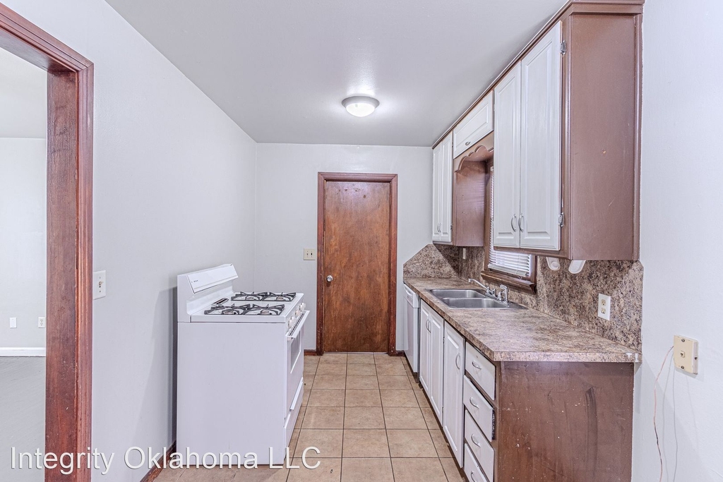 6901 Nw 57th - Photo 45